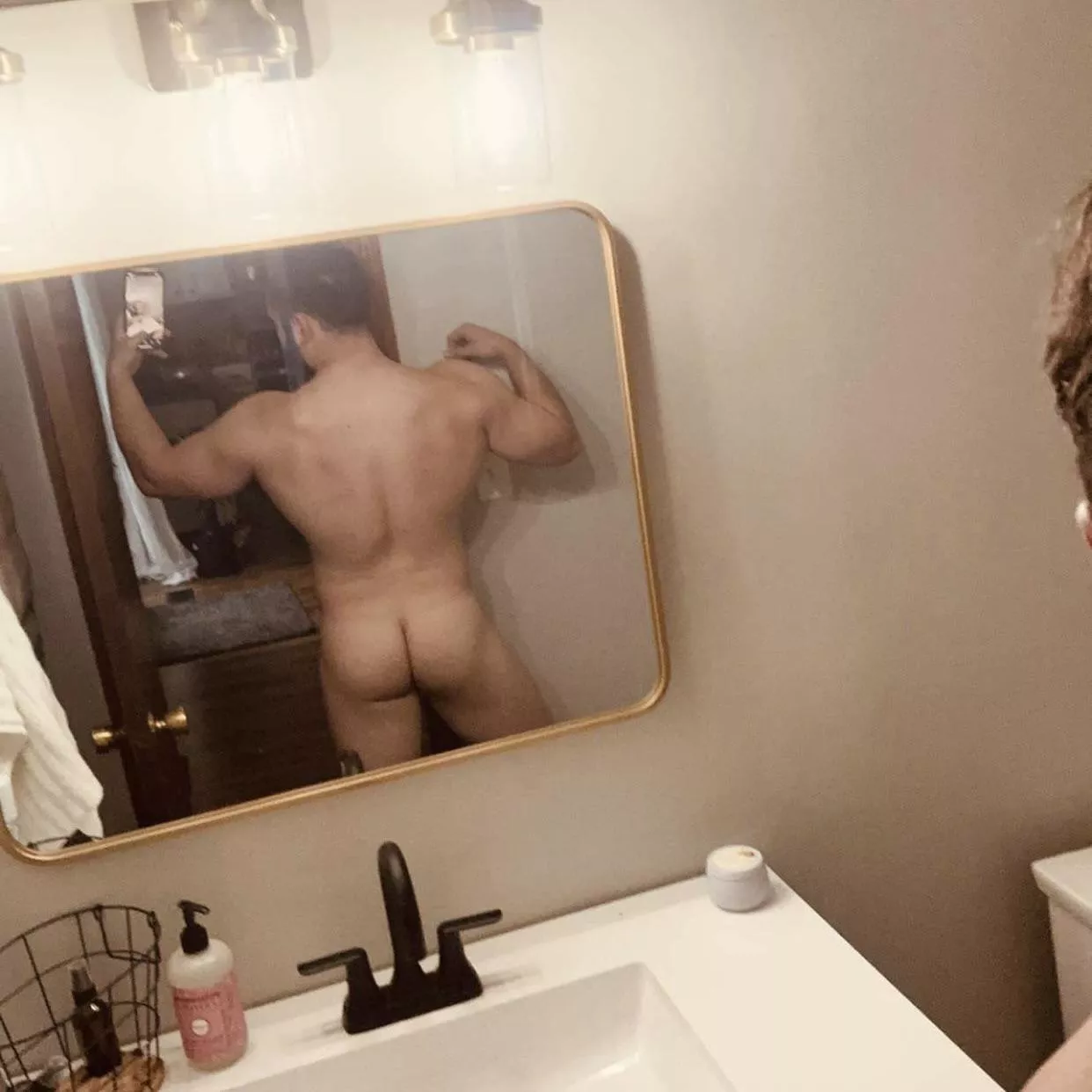 Feeling peachy 🍑 posted by Dense_Ad_4310