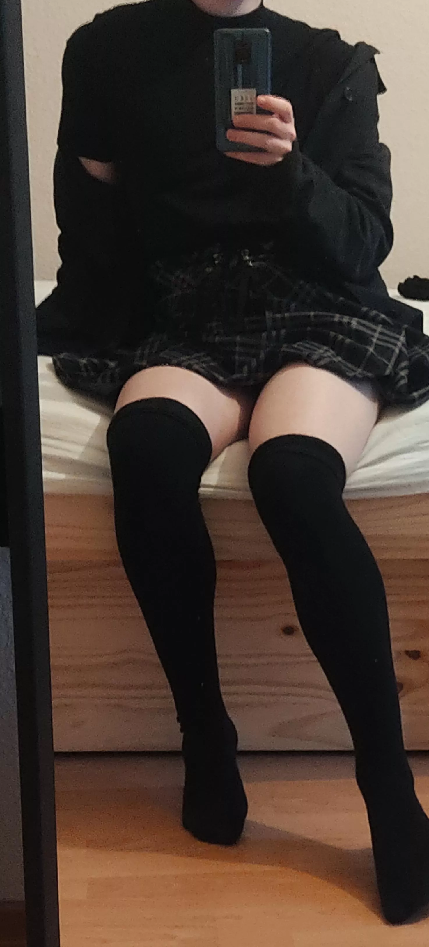 First Post here, hiii posted by FaintsFB