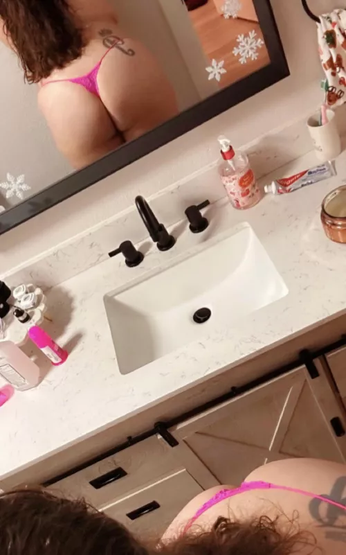 Good morning! I hope my booty starts your day off right :) by ThickSugarBunni