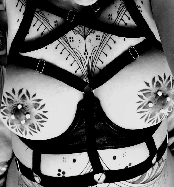 Goth bimbo treats.. 🖤💙🤍🌶 posted by delicious_monster21