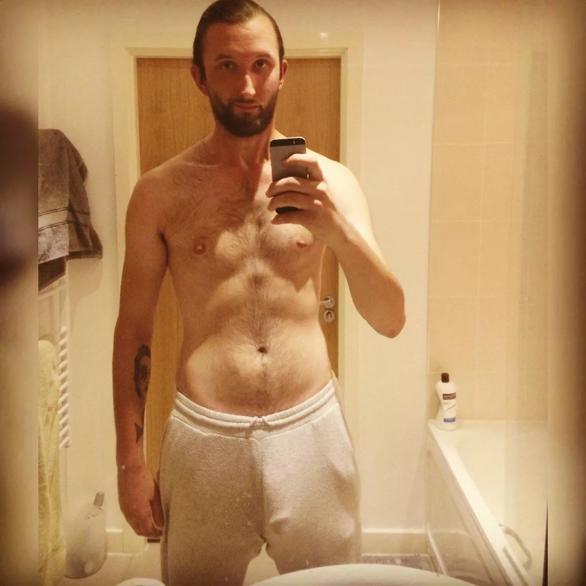 Grey sweatpants season posted by dickinsect