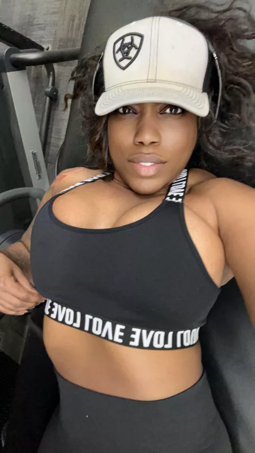 Gym selfie by foxybalboa23