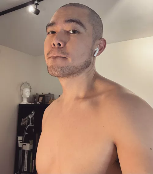 Had a Britney moment and now I look like a Taiwanese monk 🤷🏻‍♂️ by girthyvvang