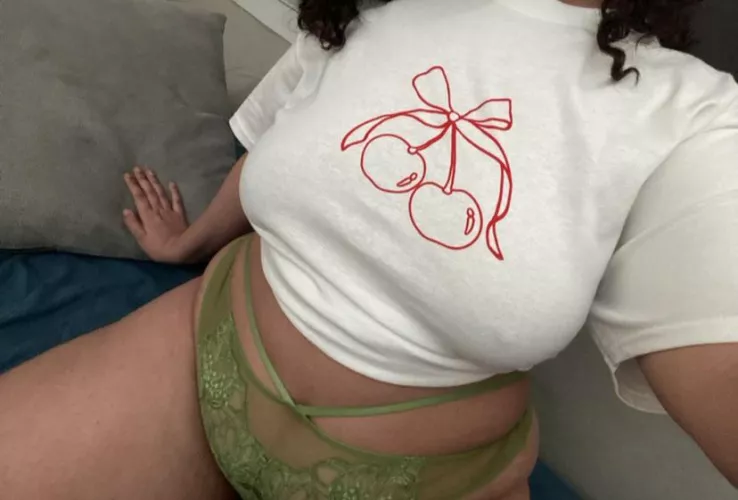 I have spare space for one of you girlies 😽😽 by awkwadme3