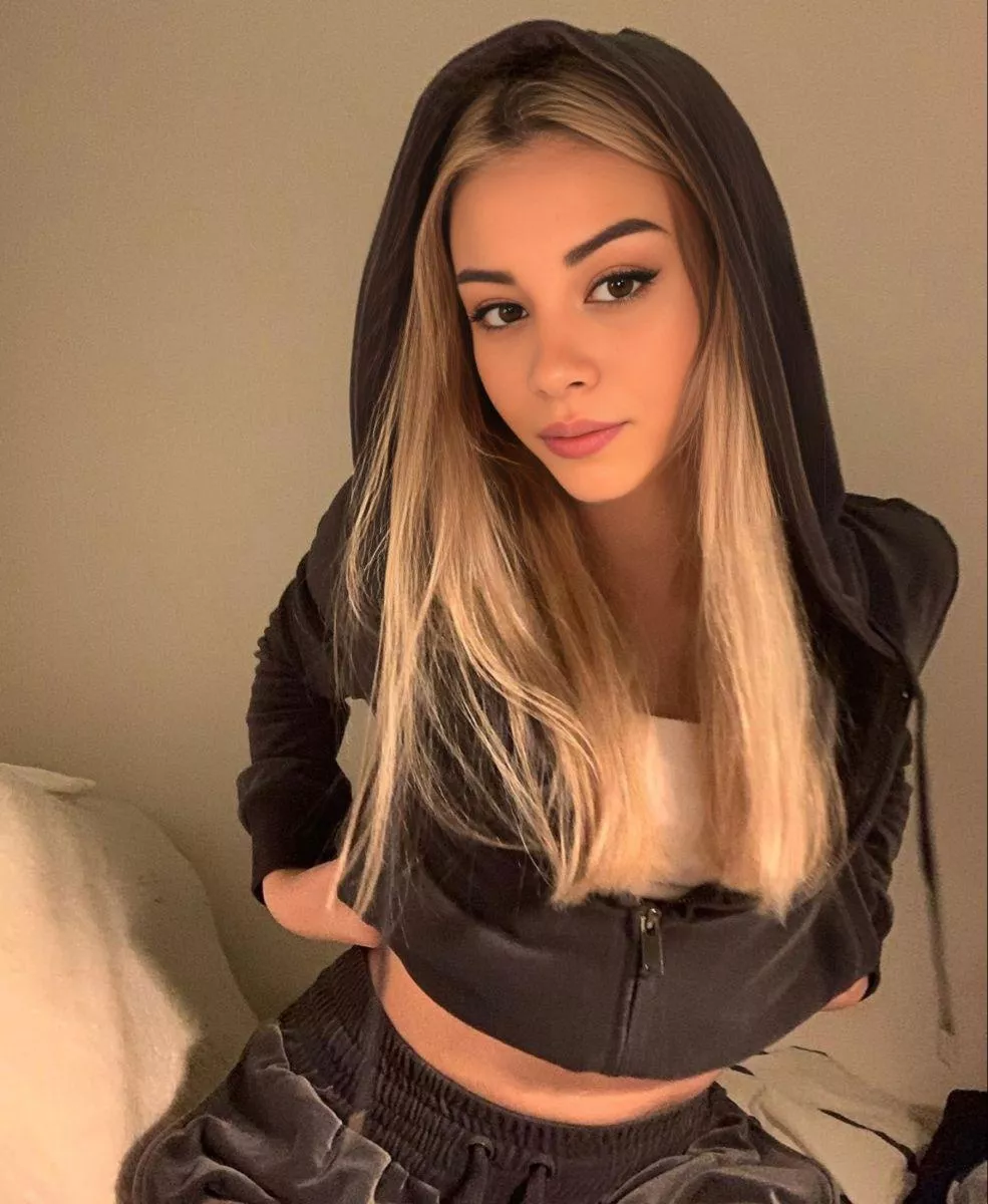 I think I look really elegant in tight clothes, do you agree? posted by ivicastrifemk