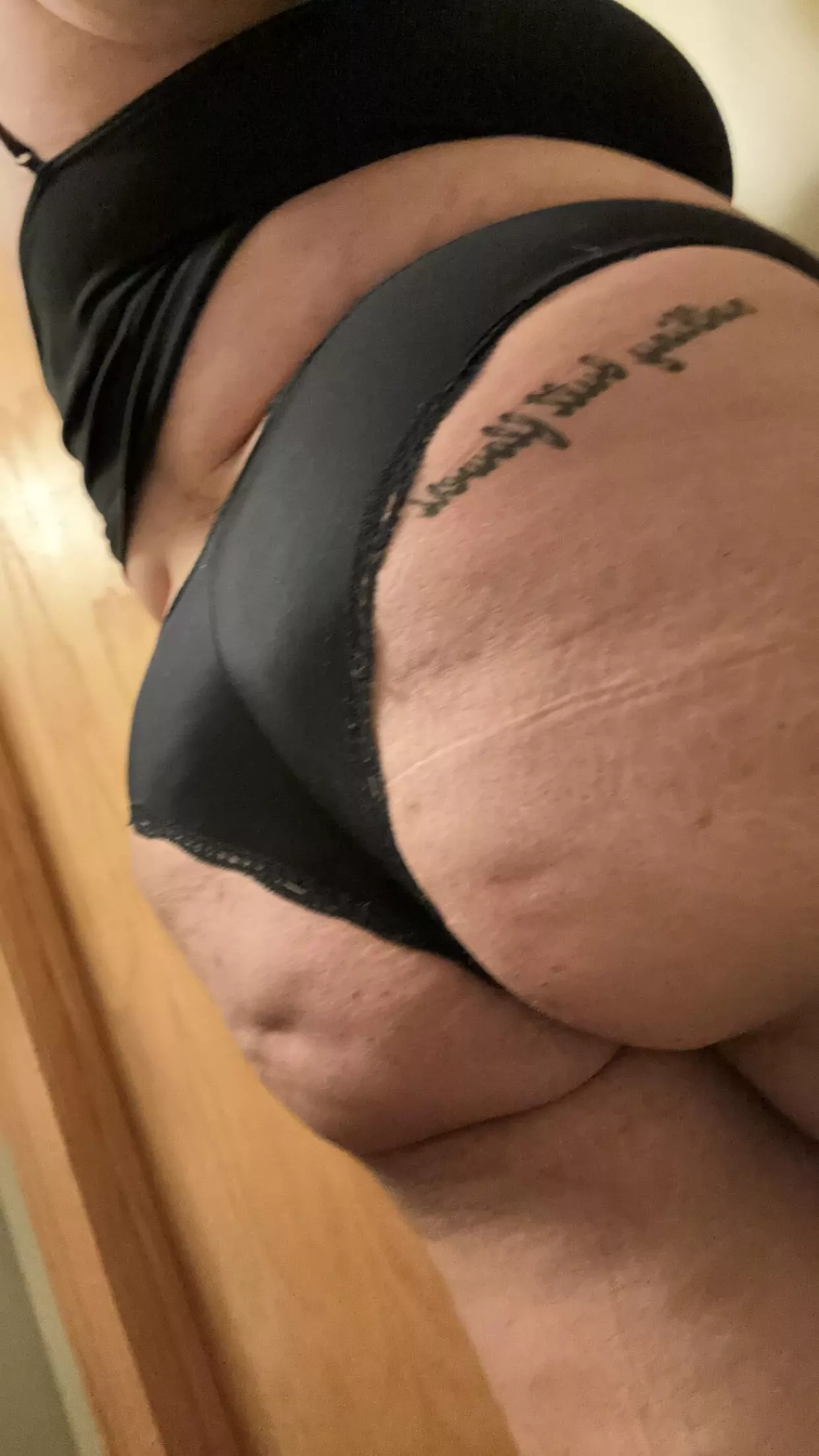 i want a bf to worship my curves so bad posted by nippyoutthere_return