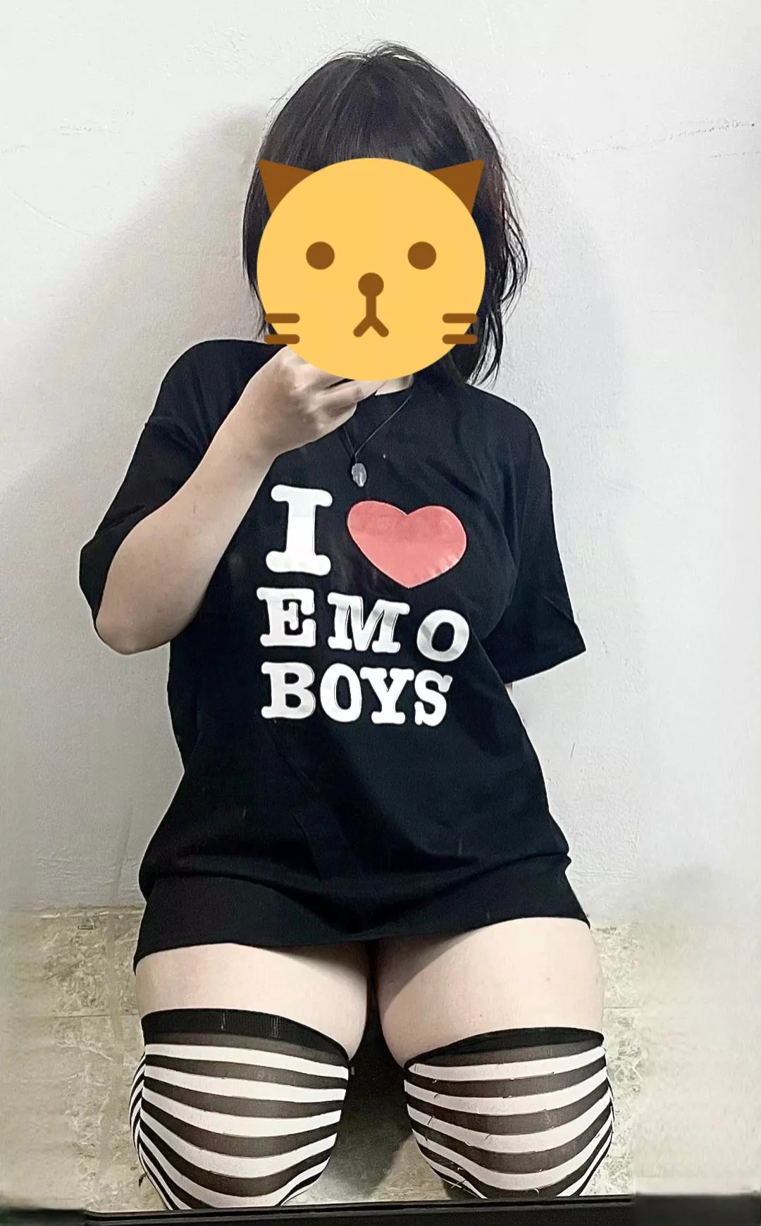 Leave an honest opinion about my thighs 🖤 posted by Both-Masterpiece-100