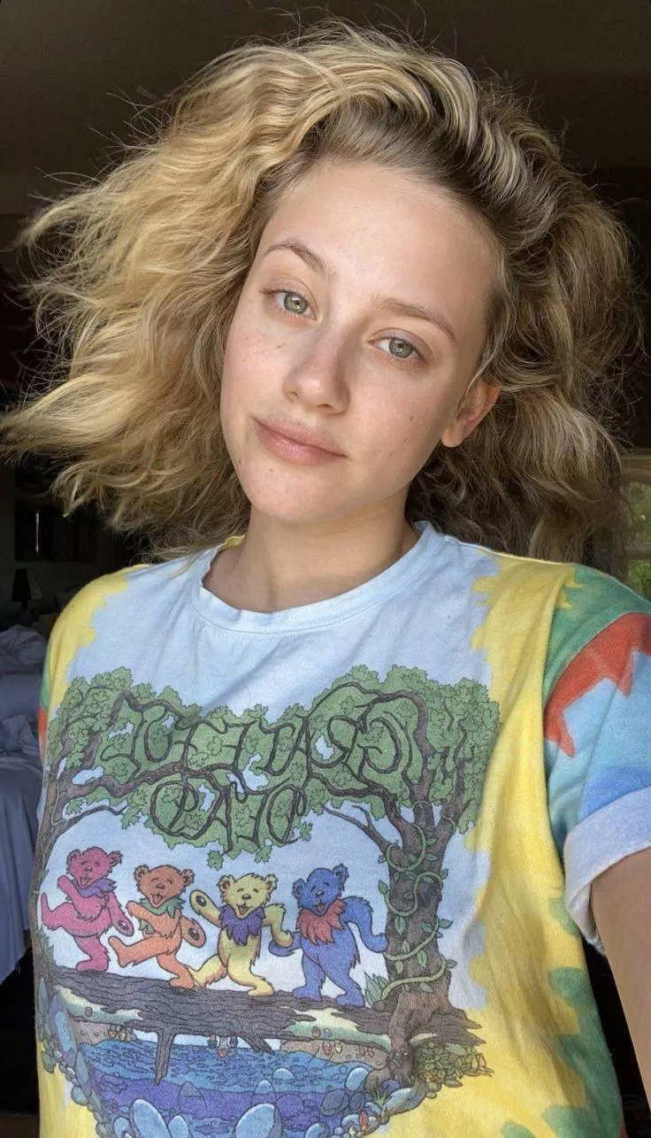 Lili Reinhart posted by chuboi991