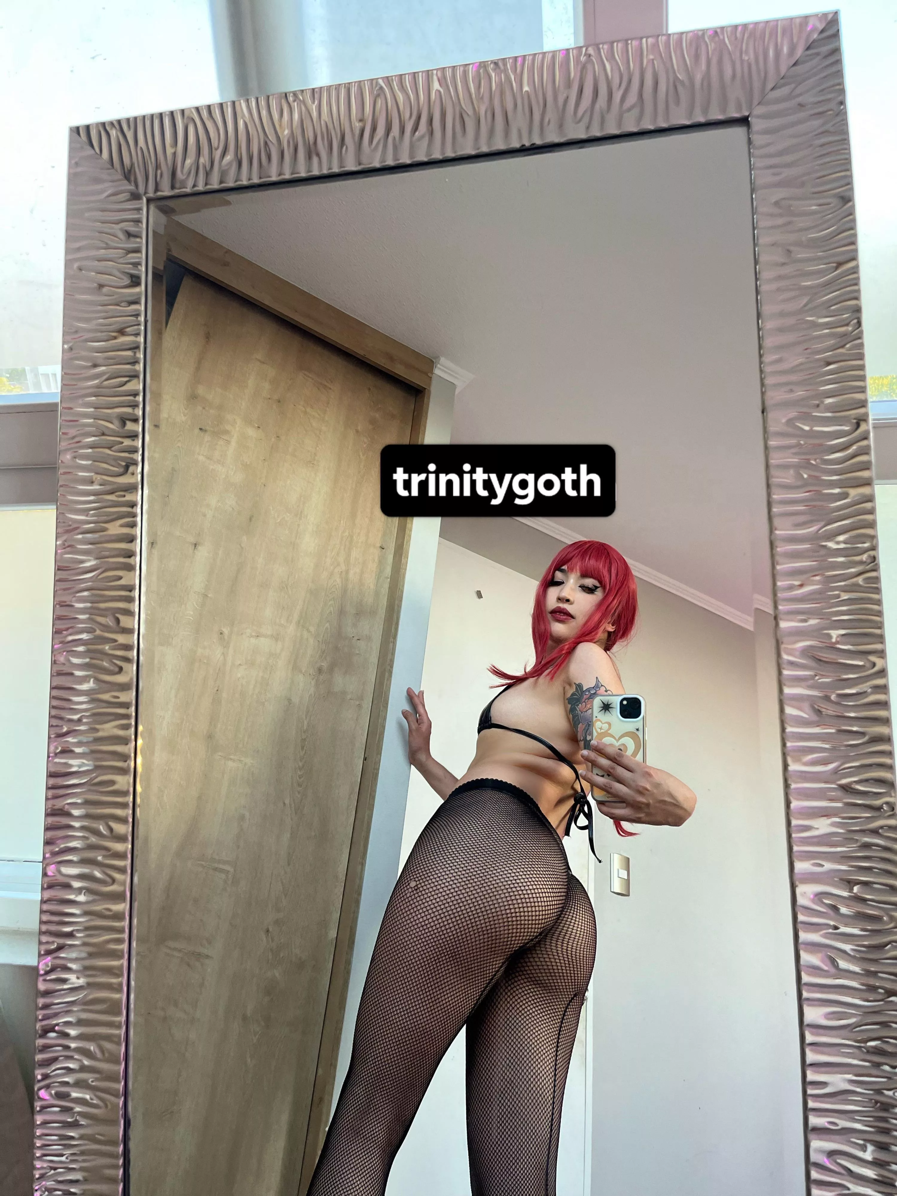 Makima cosplay from Chainsawman (trinitygoth) posted by trinitygoth