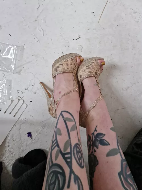 Matching my nails to my heels 😍😍 by KyaMosher