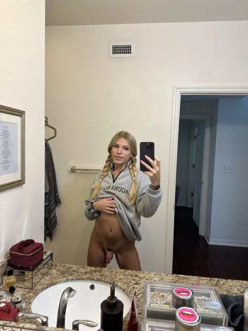 Rate me? 😳(pls be nice😖xoxo) by volatileenvoy