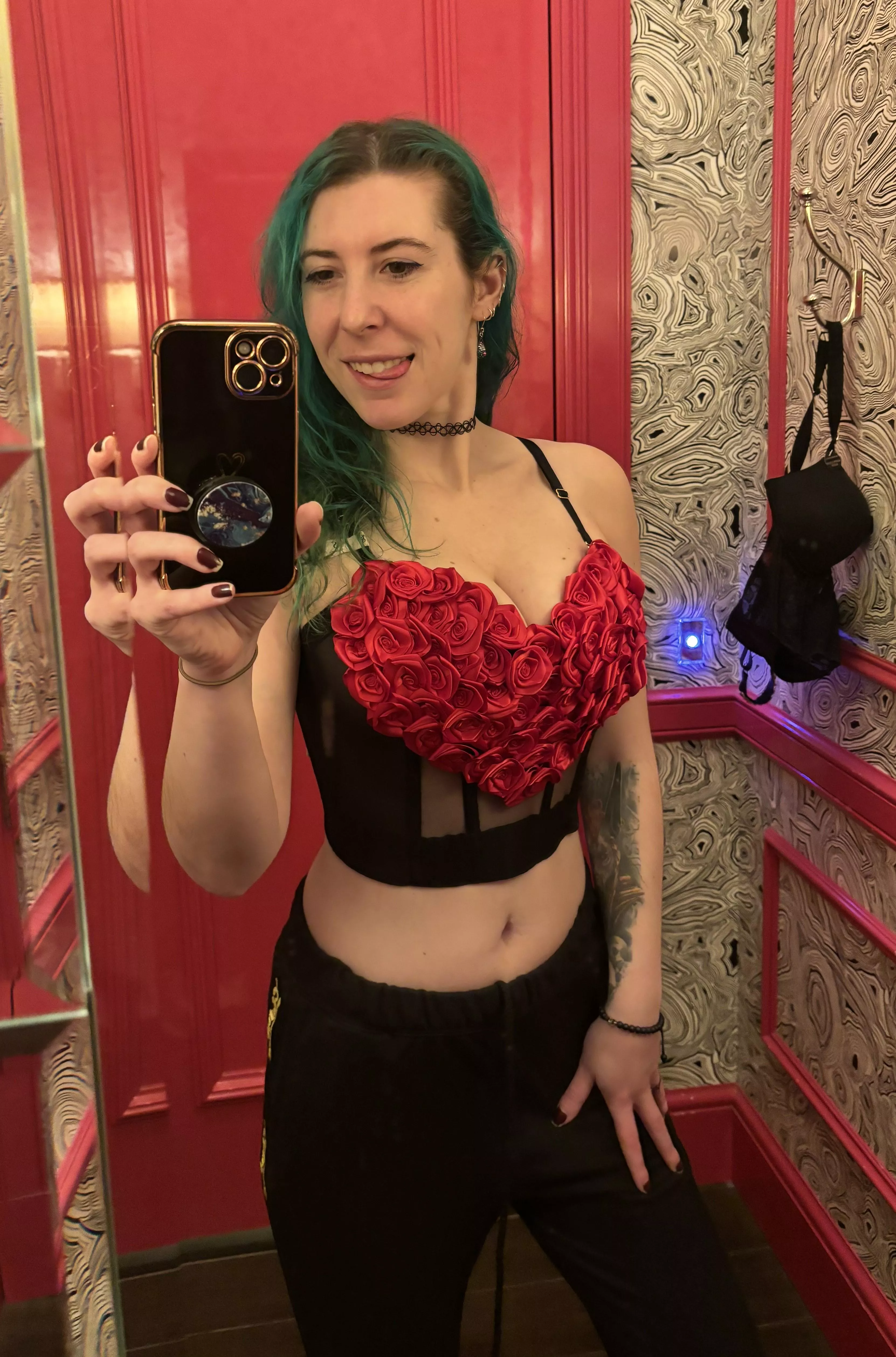 Rose covered posted by sirenskiss3