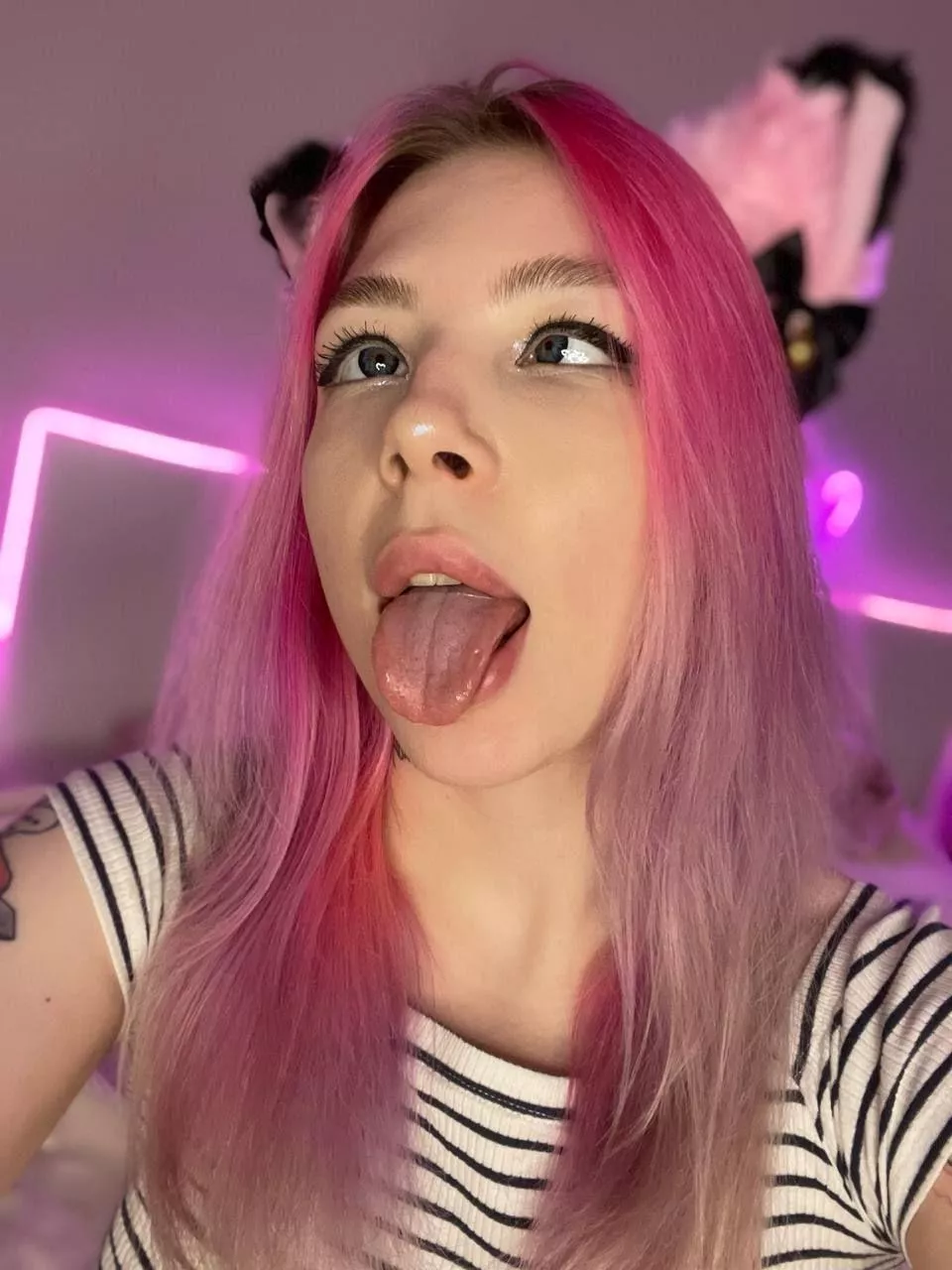 Say hi if you would fuck me 🤫👅 posted by iam_stacyquinst