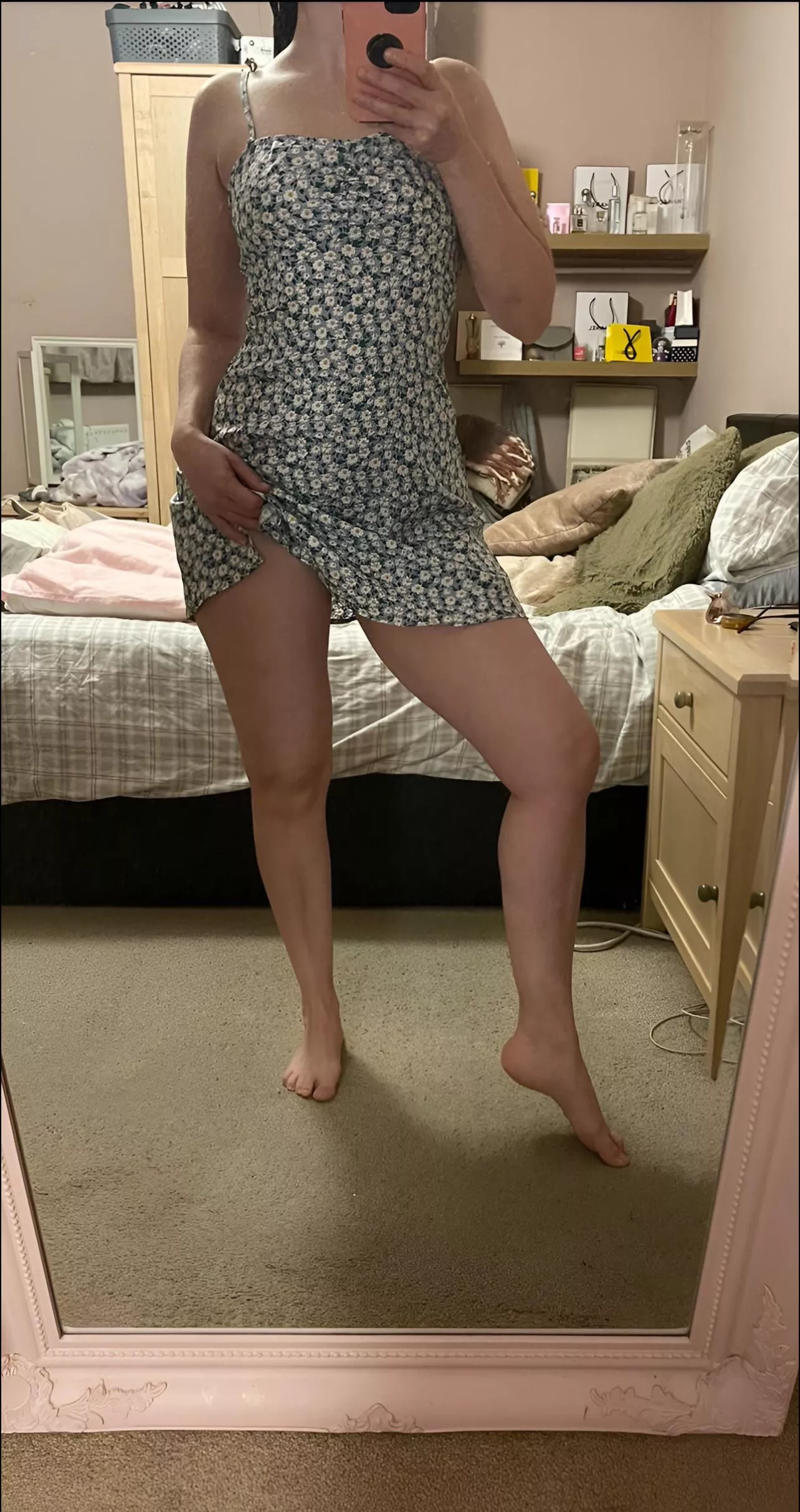 Simple and pretty feet [oc] posted by pandora0405