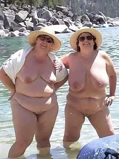 Sisters posted by fedopio
