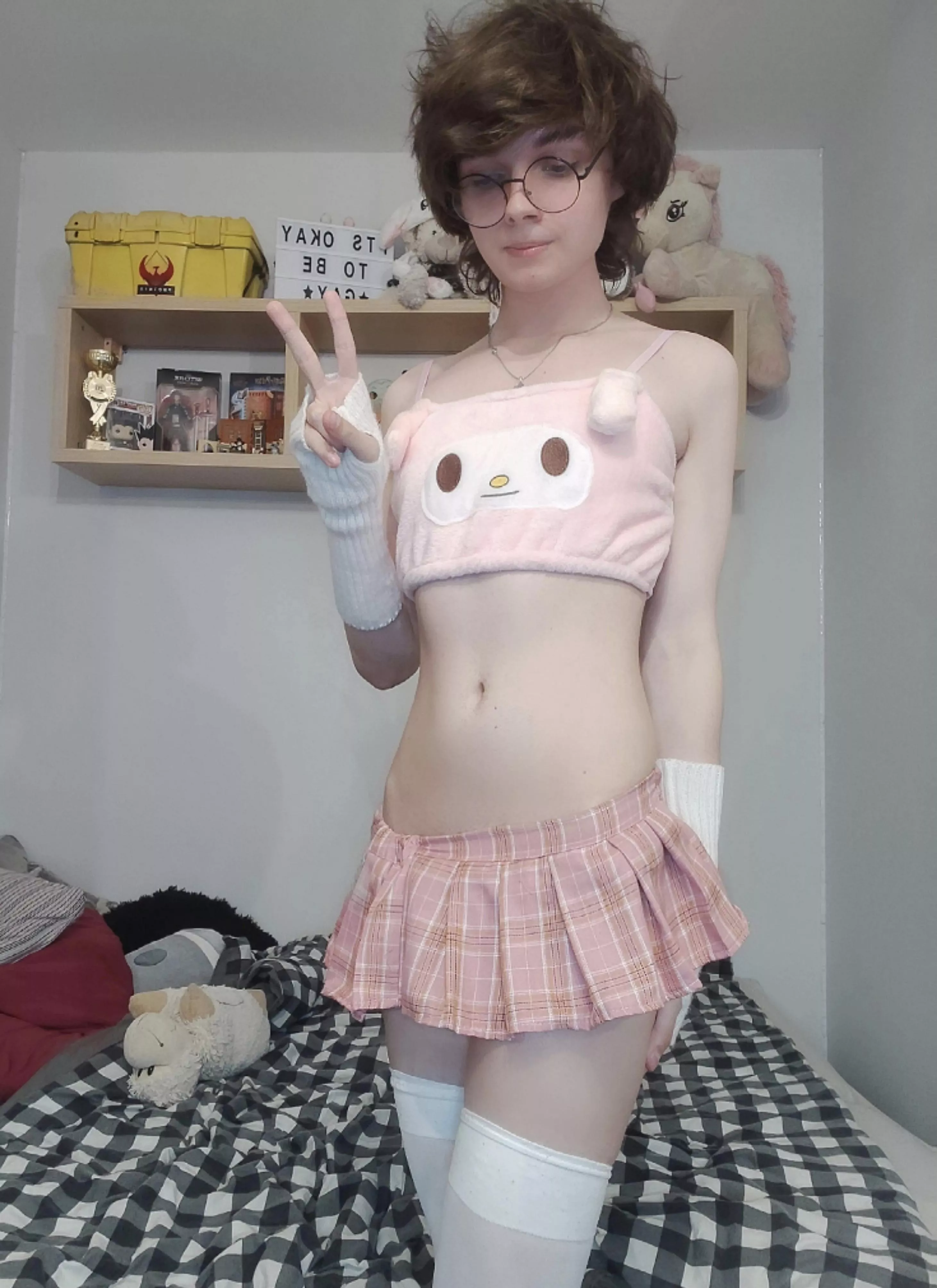 Thought I look pretty here 🙈 posted by MaxHamster69