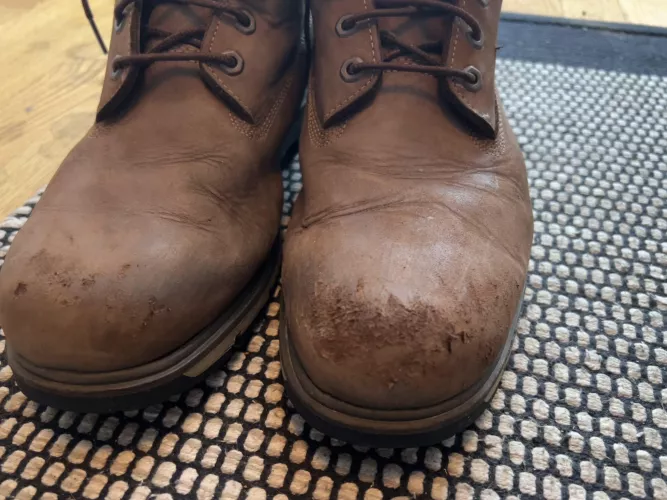 Timberland boots - Peeling/flaking damage by Hentho