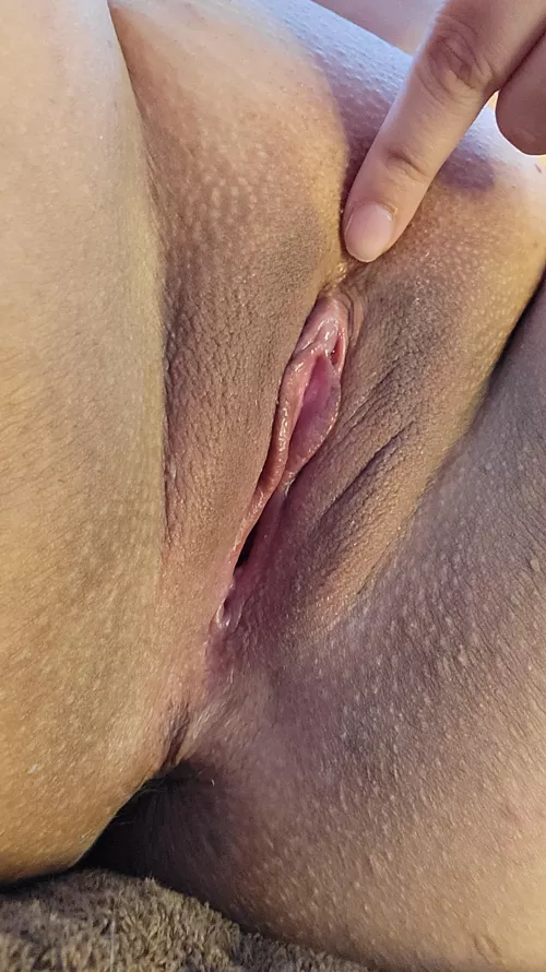 Tiny lips but huge appetite by redbr9870