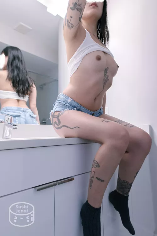 Trying to capture the perfect nudie for you by SushiJenni