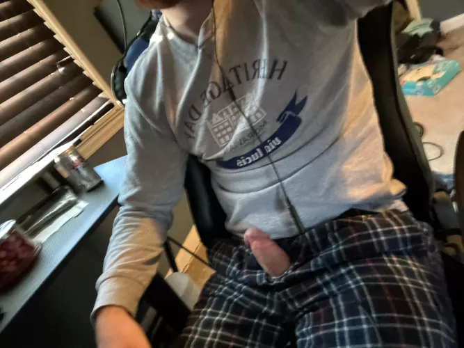 U see this poking out of my pants while gaming… how will you react? by AccomplishedBar4832