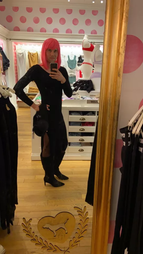 Went to the mall by dasgoodb