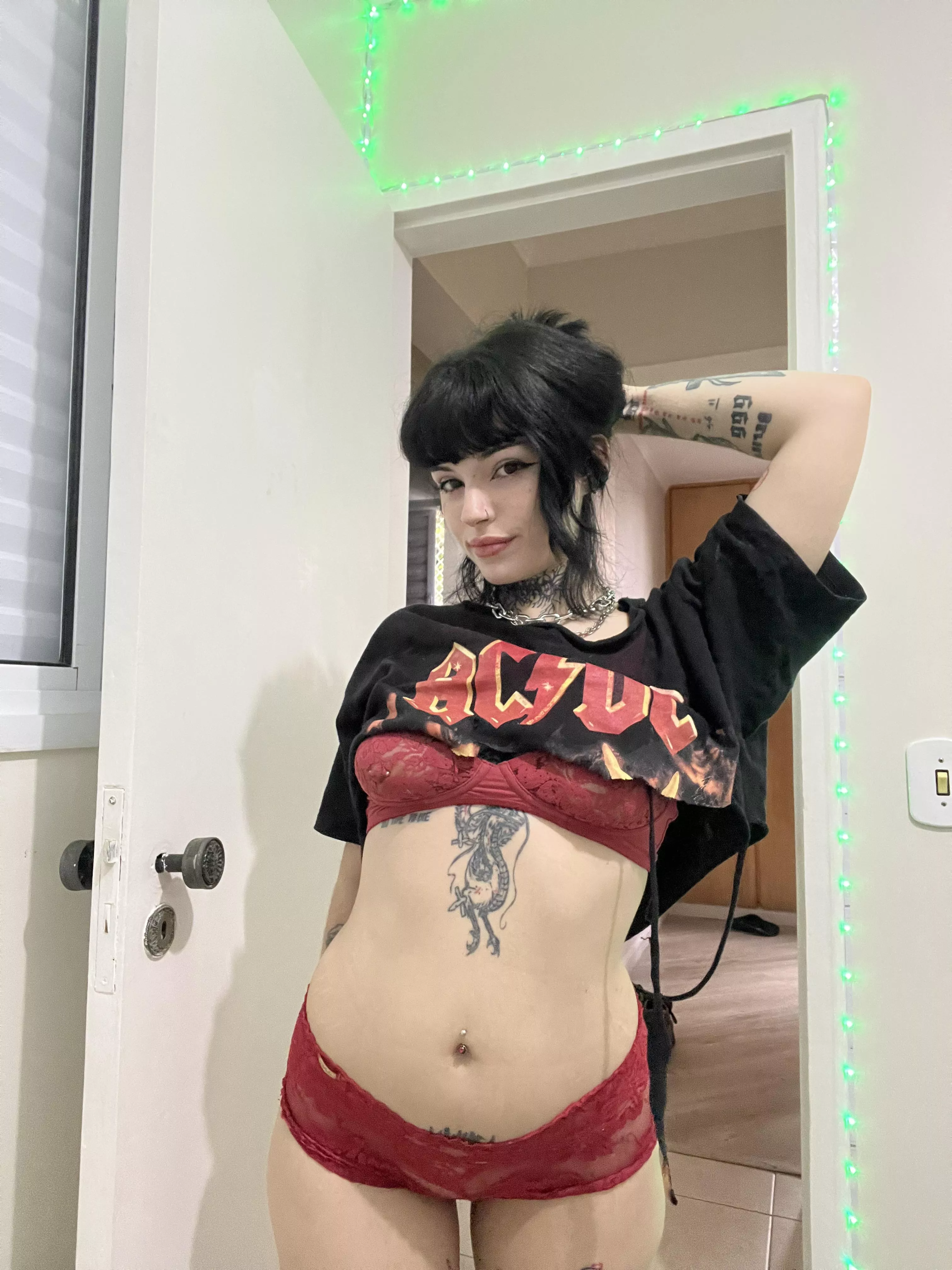 Your favorite goth cam girl posted by rysgulcoce9