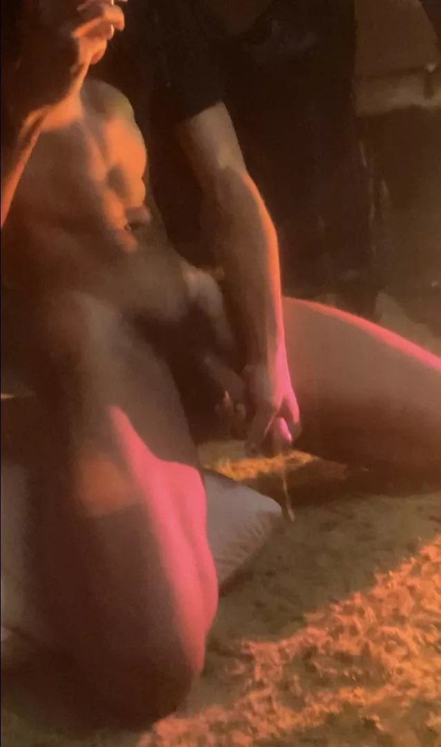 19 | oiled up rn, come check it out 😏 | inova999 posted by Inov__a