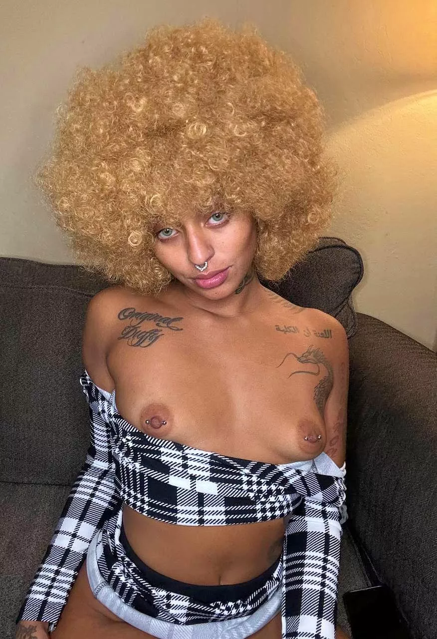 Any chances u'd suck my nipples on a first date posted by Loanly_Angela