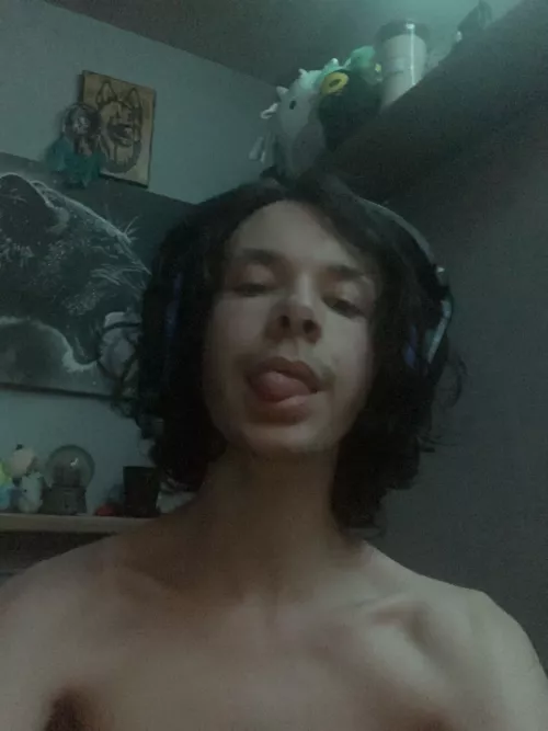 Anyone play genshin, overwatch or dead by daylight (I play on ps5) by Leather_Sherbert9568