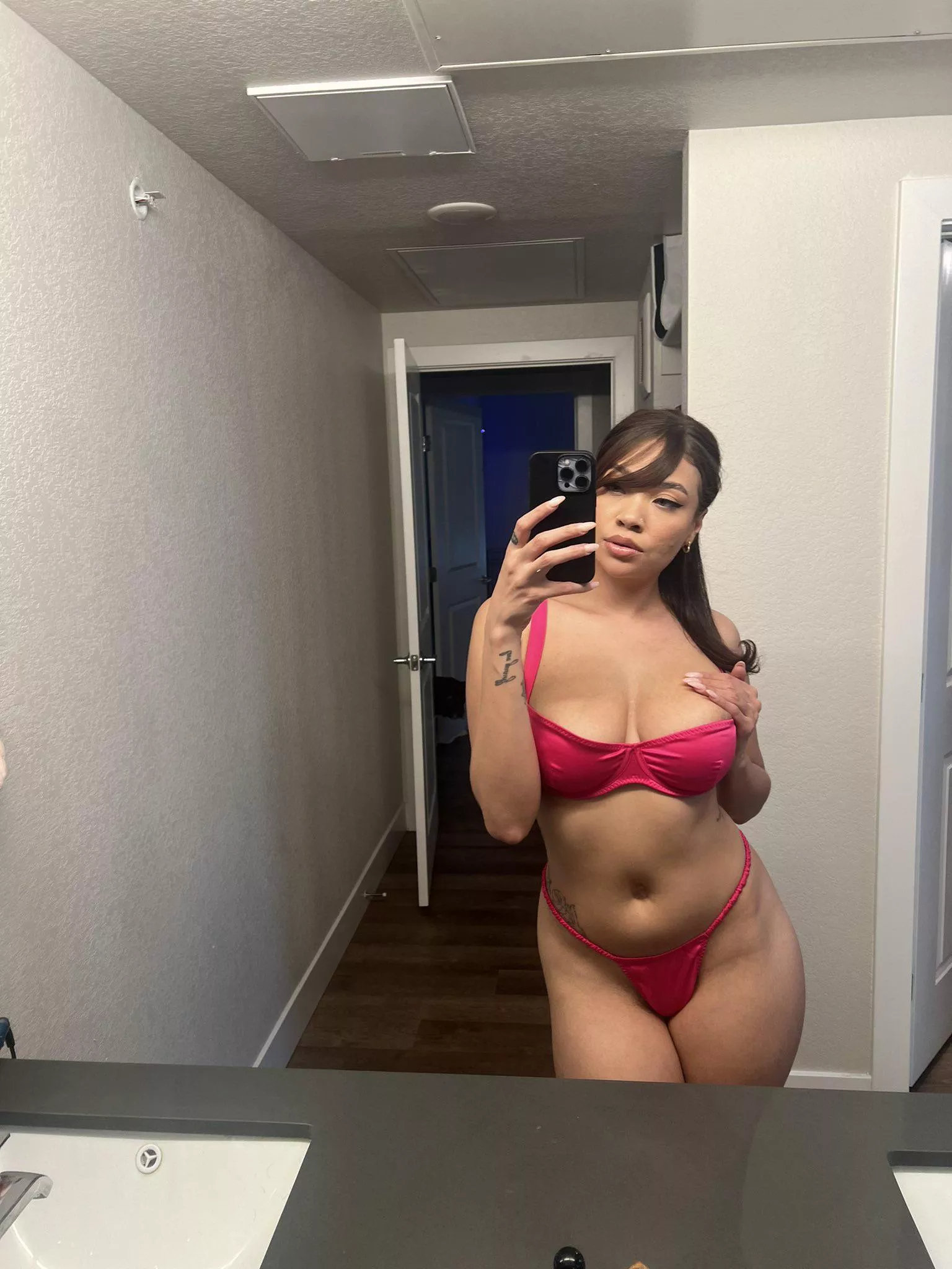 Babe in red posted by GhostGoSavage