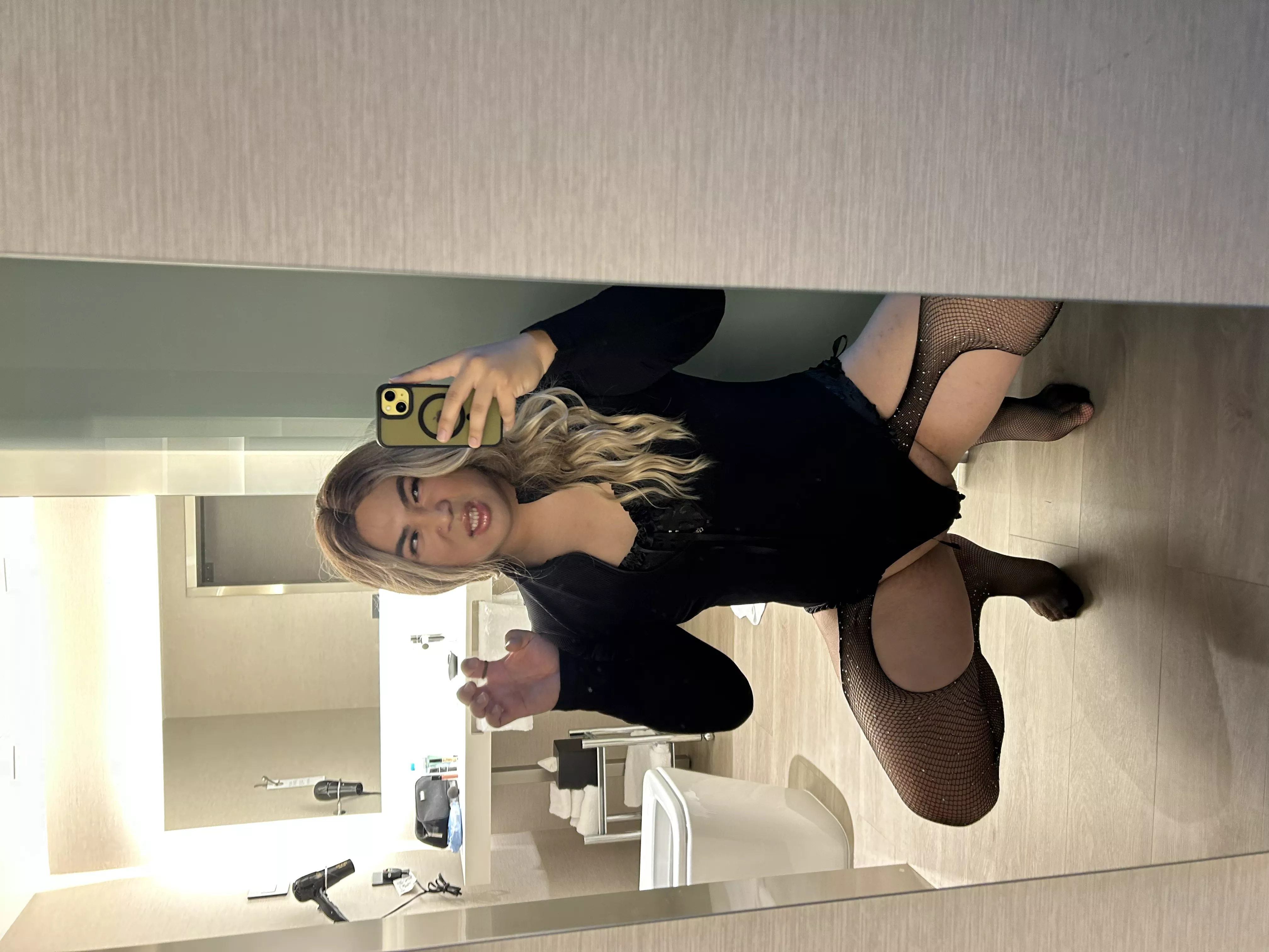 bored & waiting for my date to come posted by promising-ant