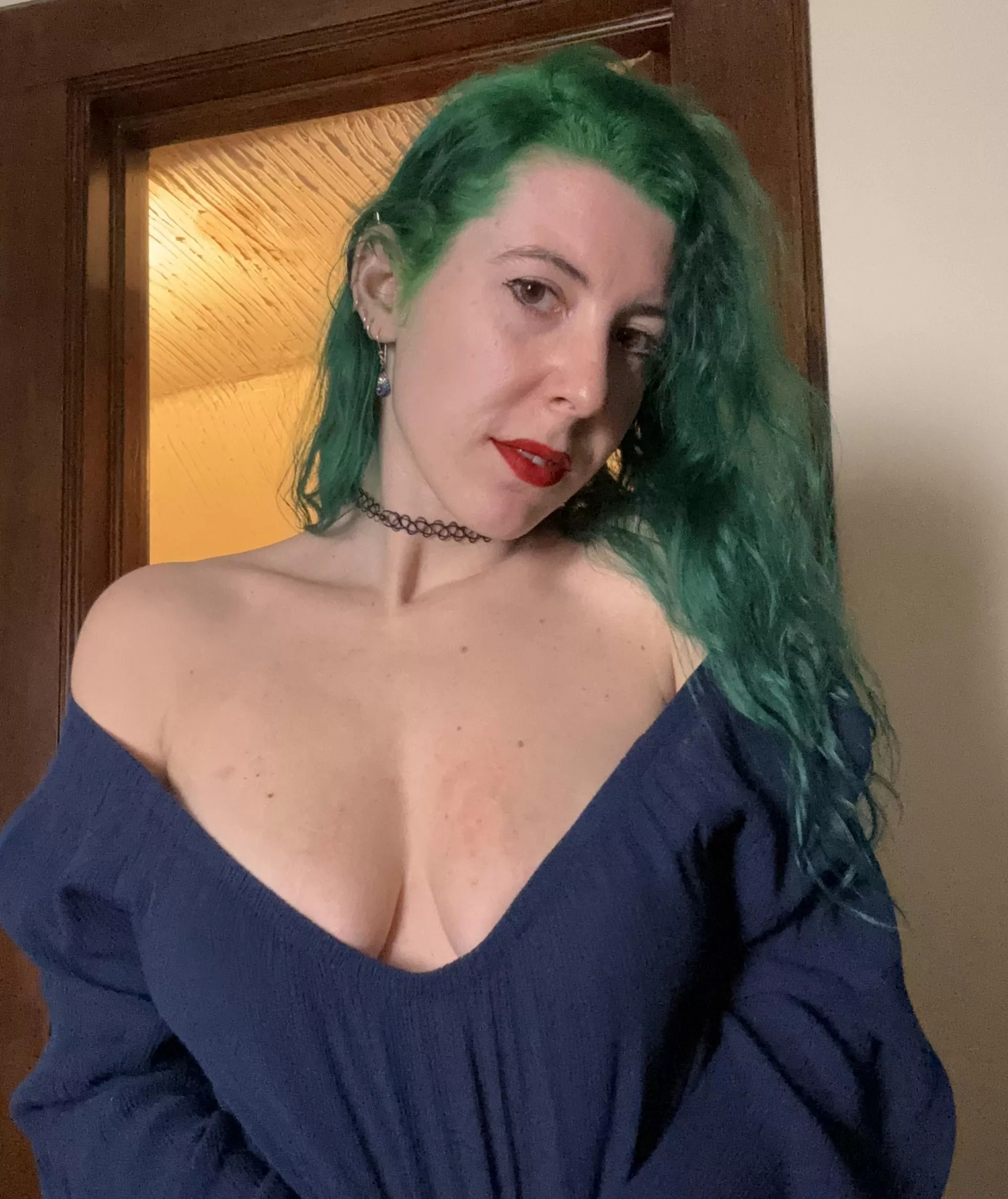 Braless naturals [image] posted by sirenskiss3