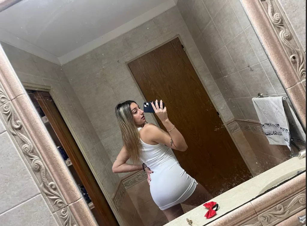 Does my 18 yo ass look hot today posted by dejavu137