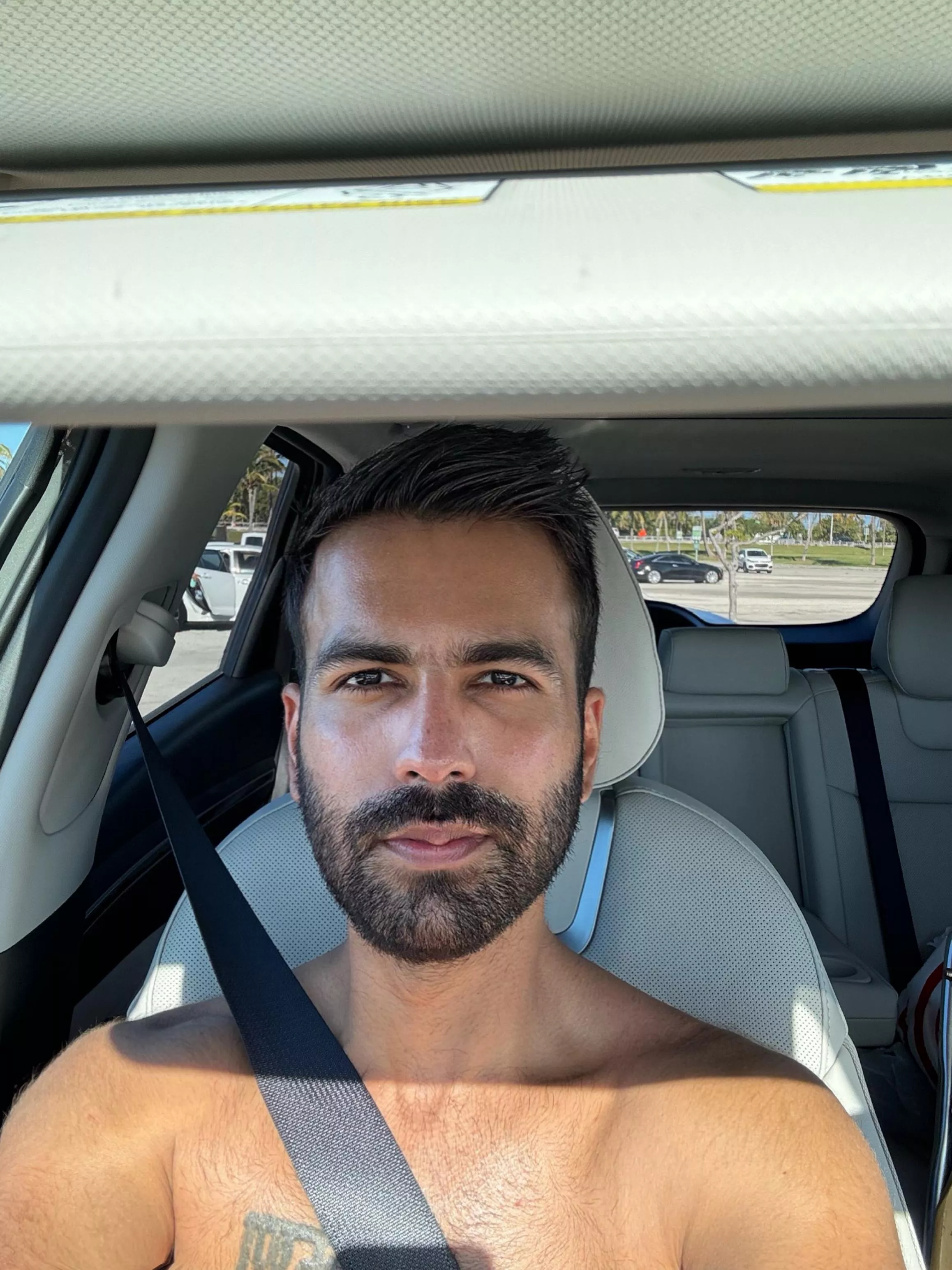 First post ever on a gay subreddit. Feeling a bit nervous 😅 posted by Acrobatic_Mud_2687