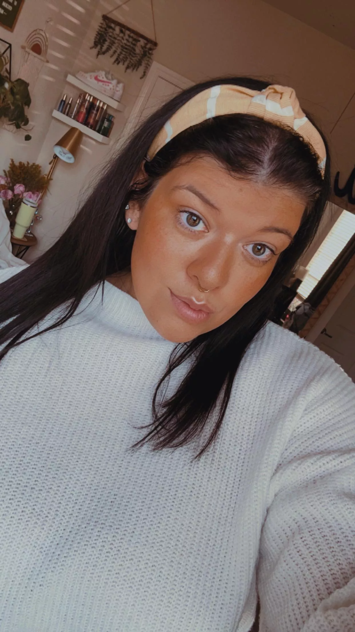 Good morning ✨ your favorite chubby princess just saying hello. posted by Brilliant_Etiquette