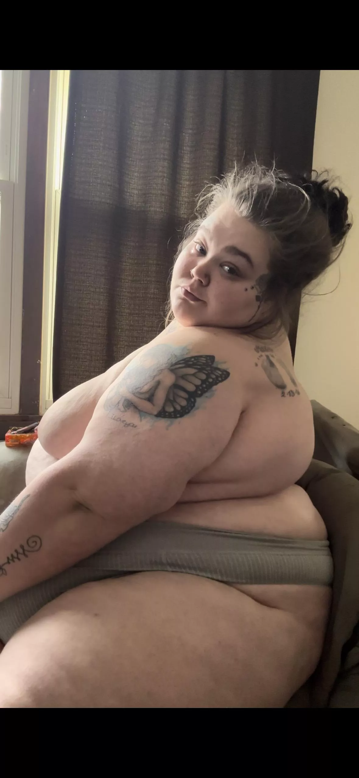 Guess my weight? posted by babbygirrlbbw