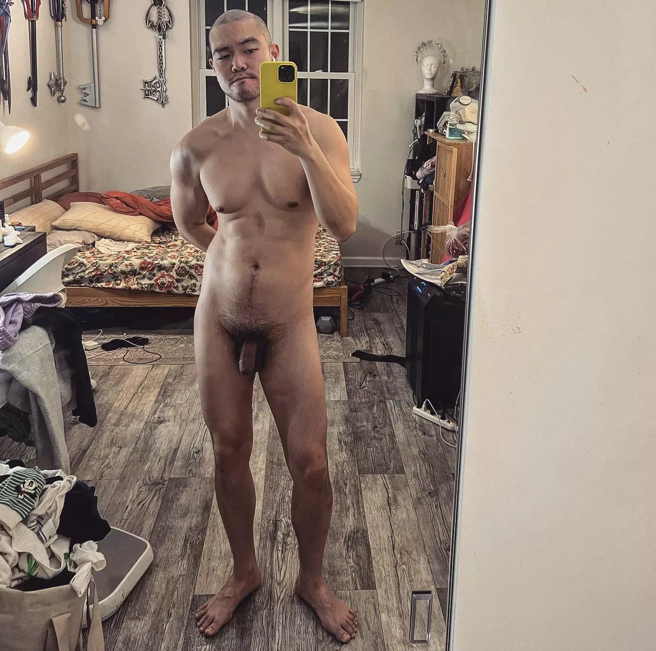 Happy Sunday 🪞🤳 posted by girthyvvang