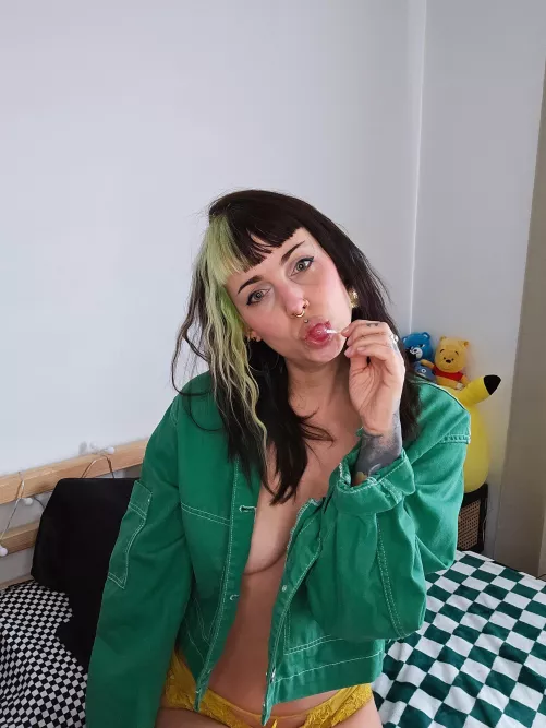 Hi! Whats your favorite candy? 😉 by LexieFans