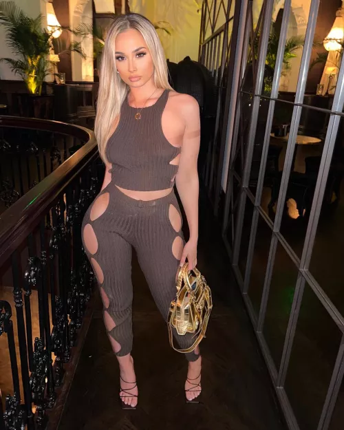 Hot Blonde by Virtual-Pressure-948