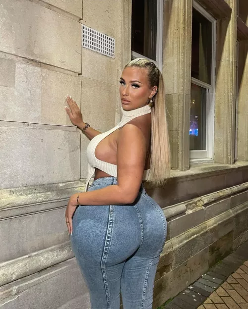 Hottie Helena by d4rksadist54