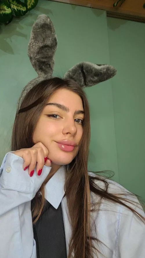 i heard they give out free complenets here by Cute_Shizuka