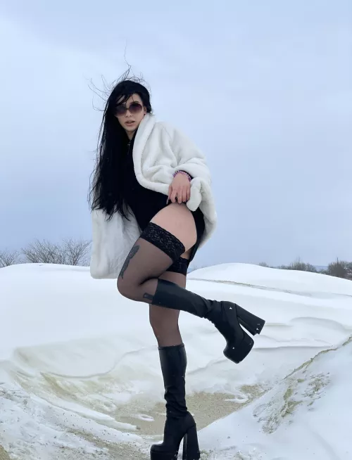 I'm hot enough so I'm not even afraid of frost by Tiedbonasa