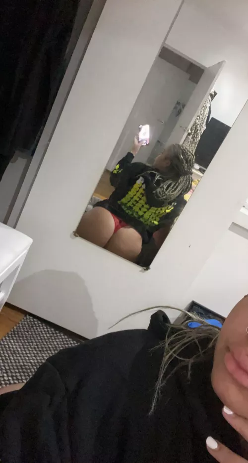 Let me suffocate you with my booty by Brocken_Heart