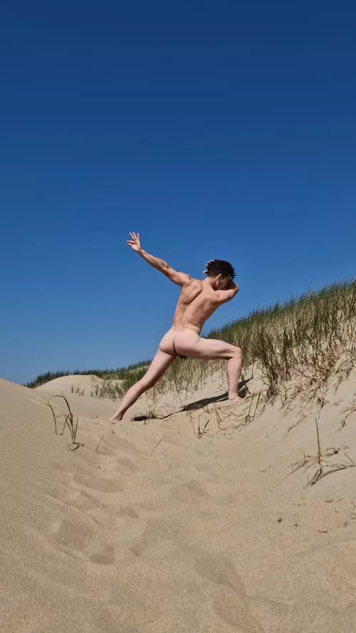 Like a statue by masculinarts