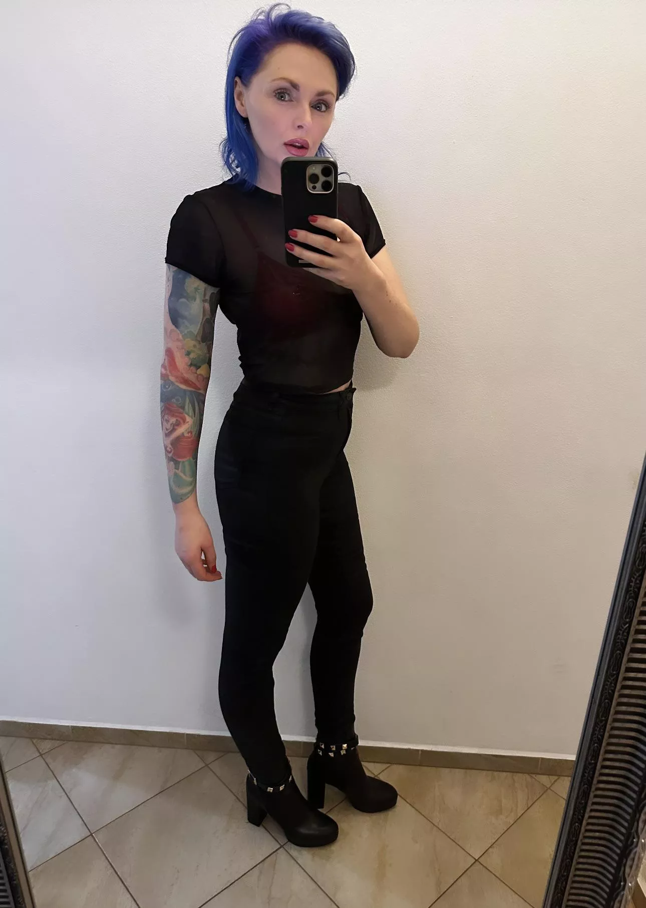 Long strong legs posted by theinkedsiren1