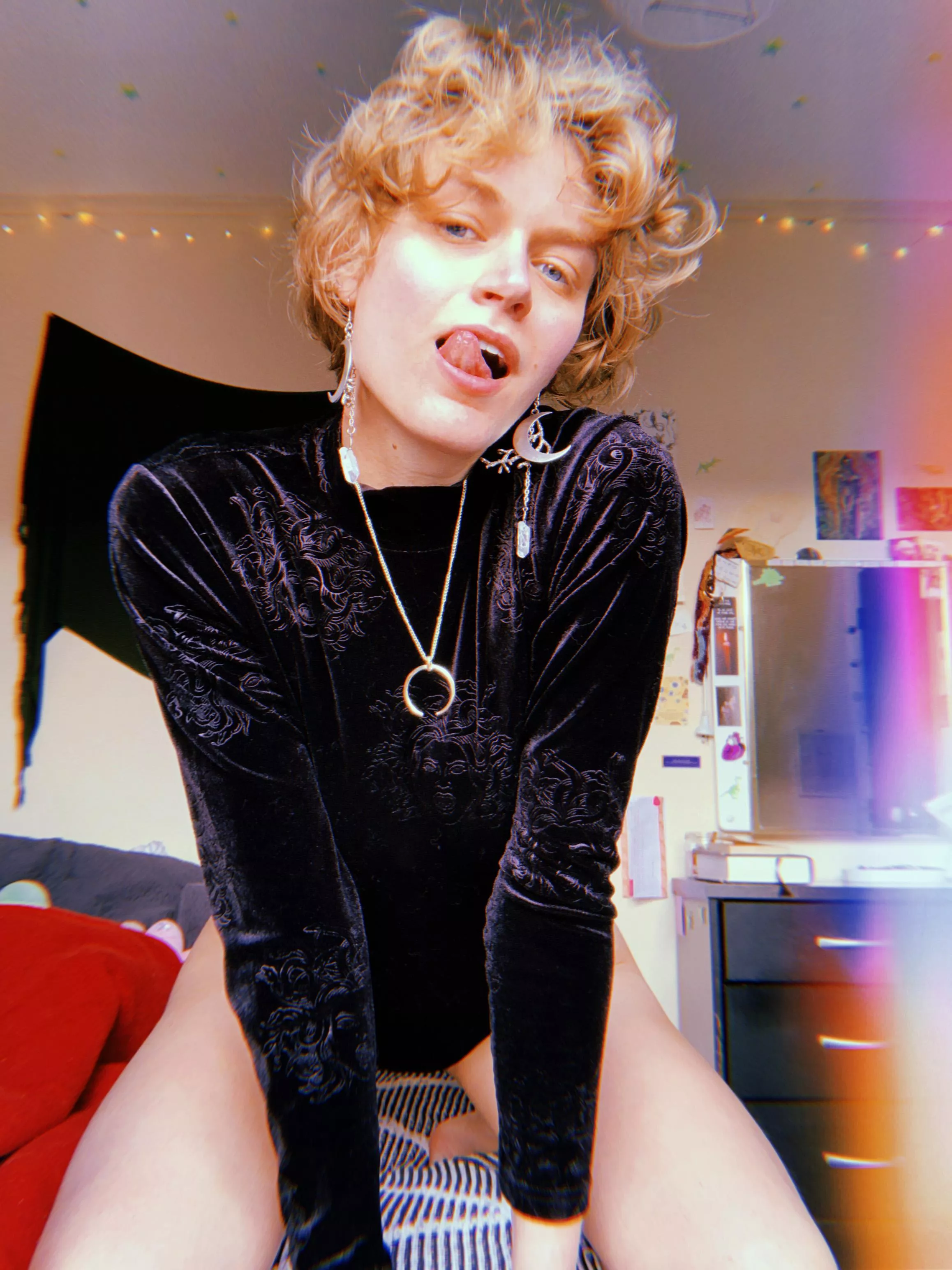 love my short blonde curls xx posted by timeforjasper