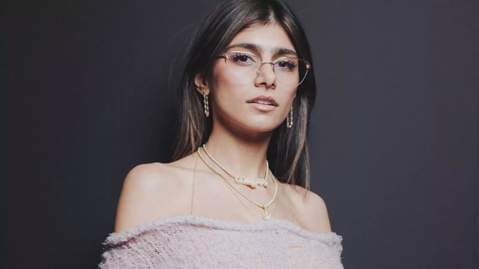 Mia Khalifa posted by PleasureBlossoms