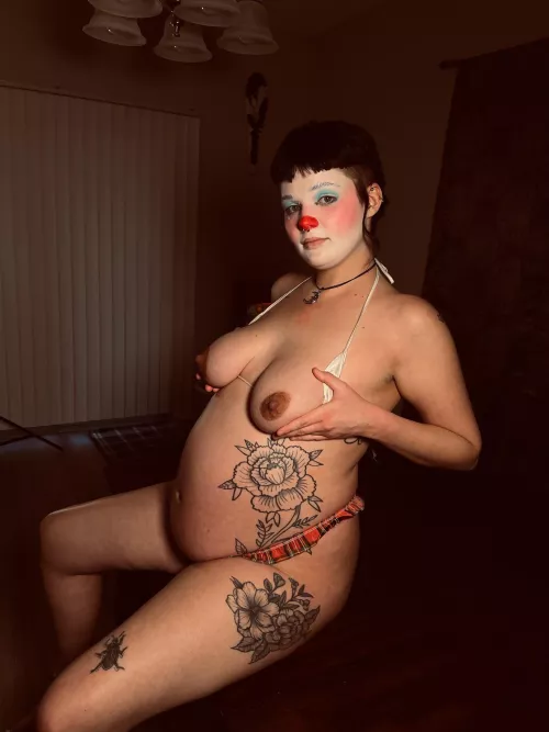 silly clown is 7 months pregnant by kushkrush420