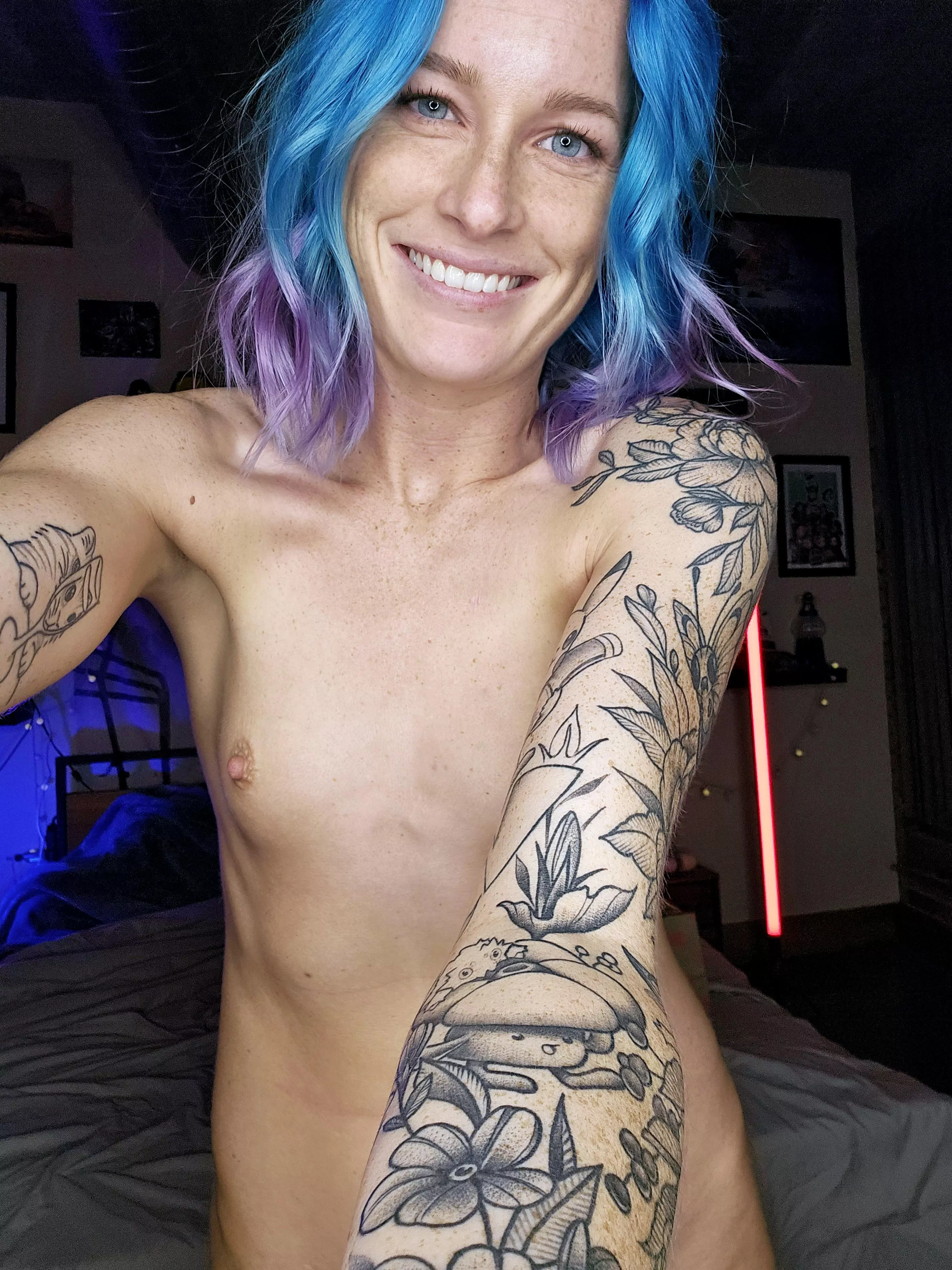 Small Tiddies + Neon Hair posted by _MyLittlePanda_