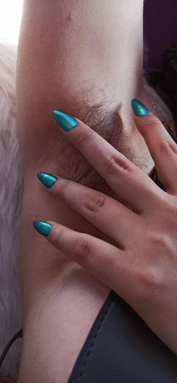 Stroking my armpit with my nails posted by vickylat